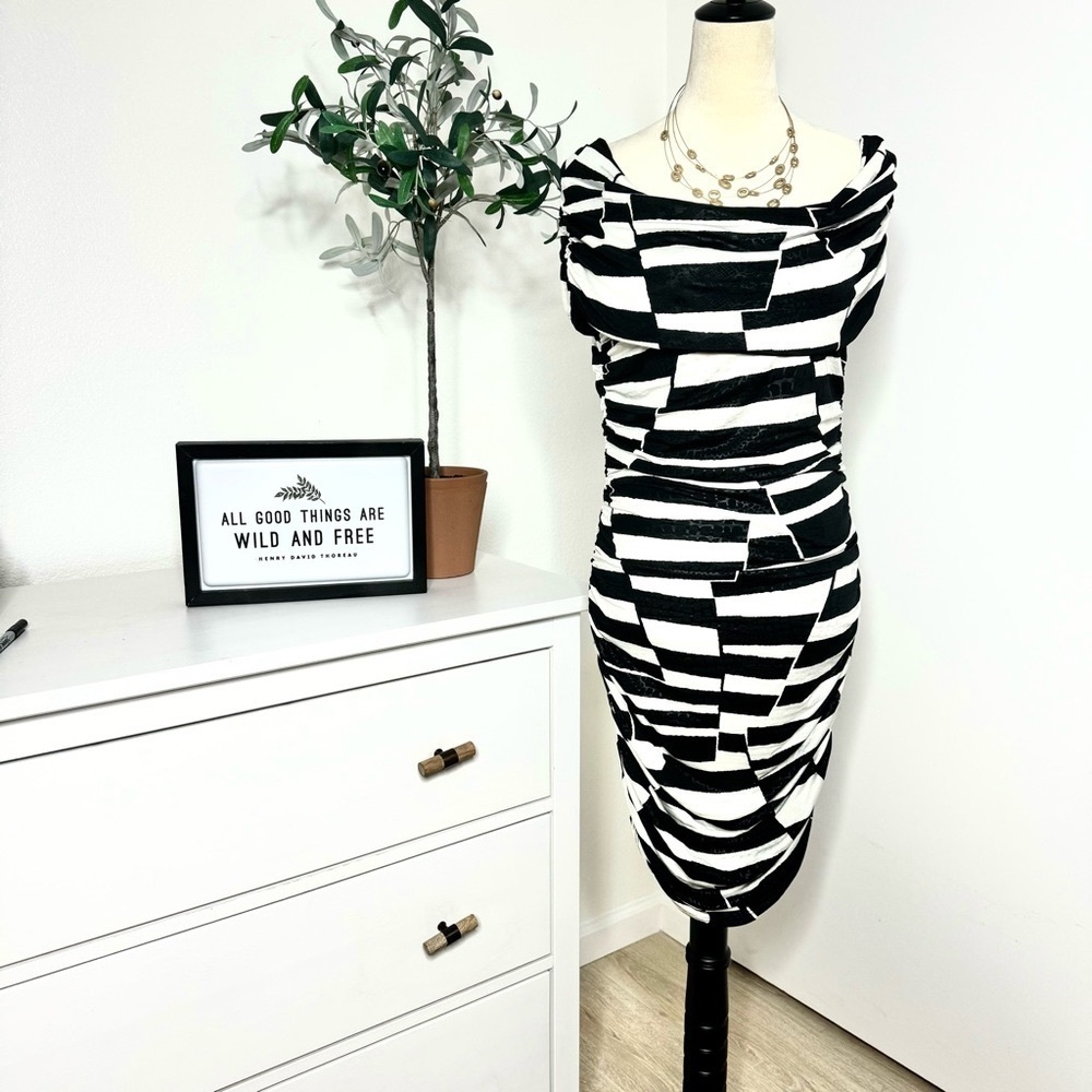 Mesmerize Black Off White Midi Dress Size Medium